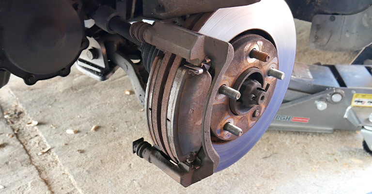 Do Cracked Brake Pads Need to Be Replaced