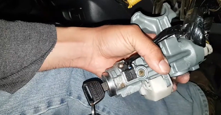 How To Get Key Out Of Ignition Honda Civic