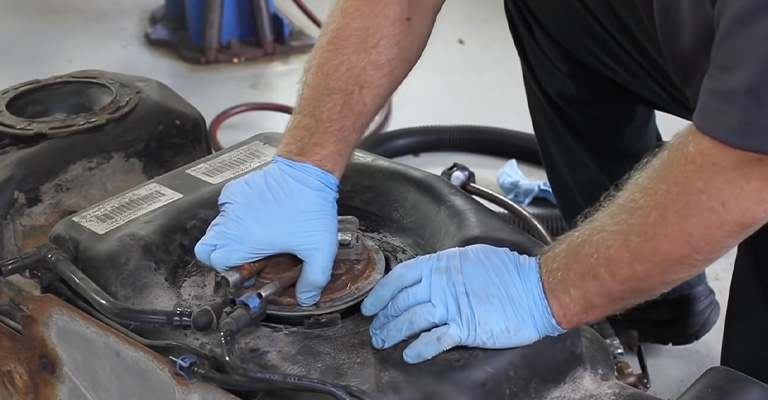 Replacing a Fuel Tank