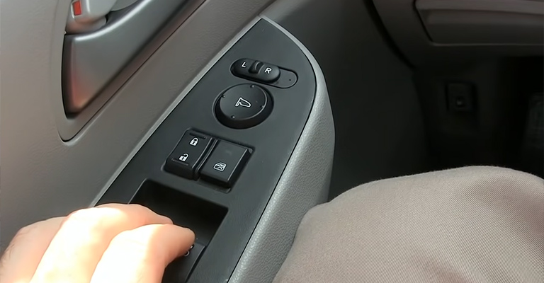 Use The Manual Locking Button On Your Honda Civic