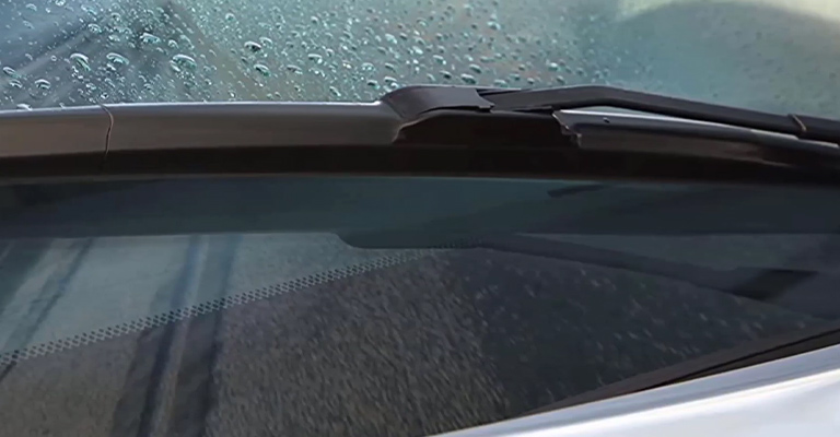 What size windshield wipers do a 2014 Honda Accord use