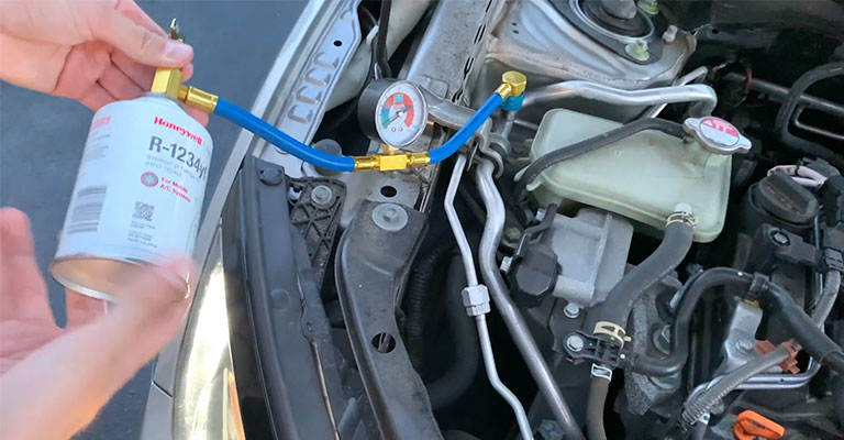 What type of refrigerant does a 2018 Honda Civic use