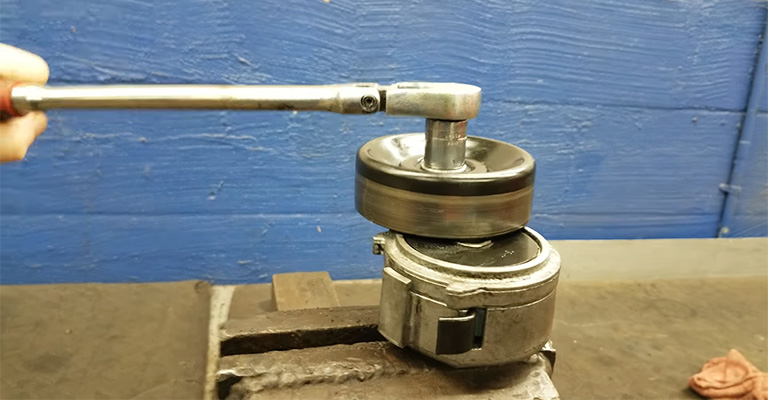 Bad Spring-Loaded Automatic Belt Tensioner