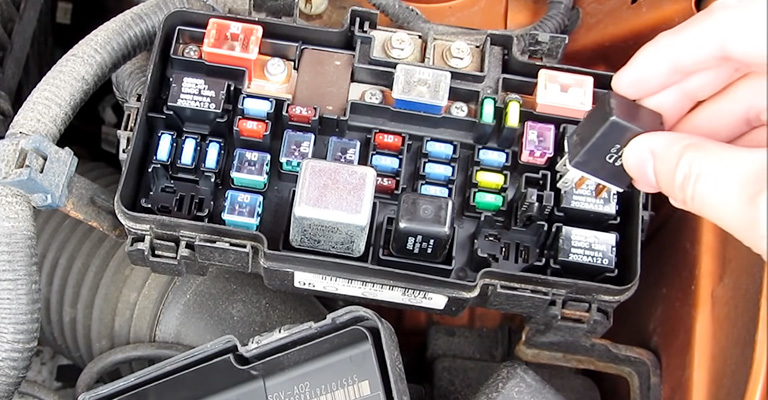How to Replace a HAC Fuse in a Honda